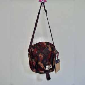 The North Face Berkeley Brandy Brown Multi Pocket Adjustable Strap Crossbody Bag